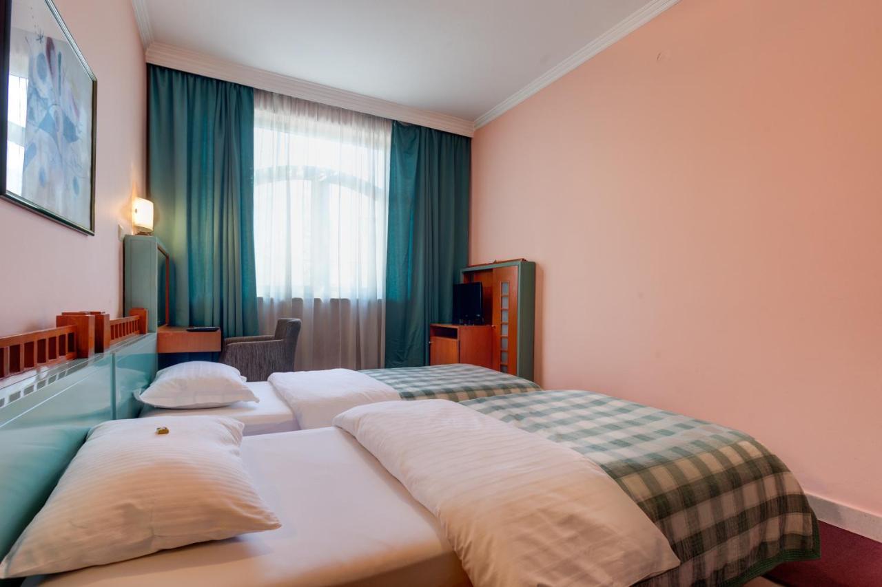 Hotel Eminent Podgorica Luaran gambar